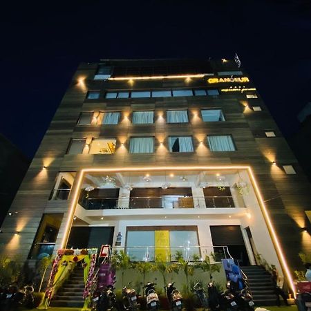 Hotel Ss Grandeur Lucknow Dış mekan fotoğraf